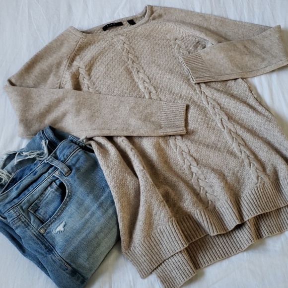 Cyrus Sweaters - Cyrus Women's High-Low Rounded Neck Knit Sweater